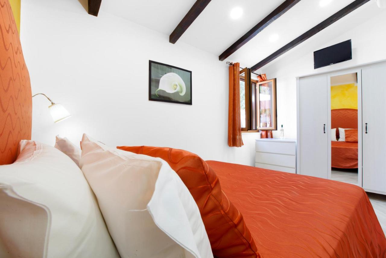 Апарт отель Relais Il Frantoio Масса-Лубренсе Экстерьер фото